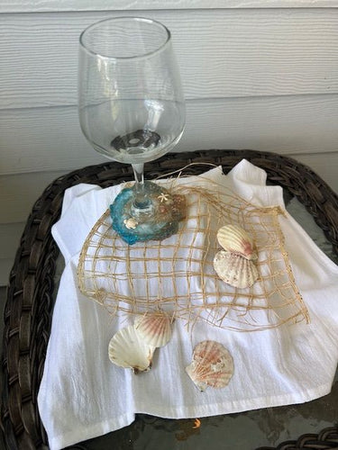 Beachy Wine Glass with Built-In Coaster - Blue w/Turtle & Starfish