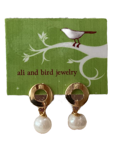 Circle Earrings with Pearl - Gold