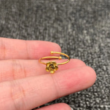 Small Flower Ring - 18k Gold Adjustable