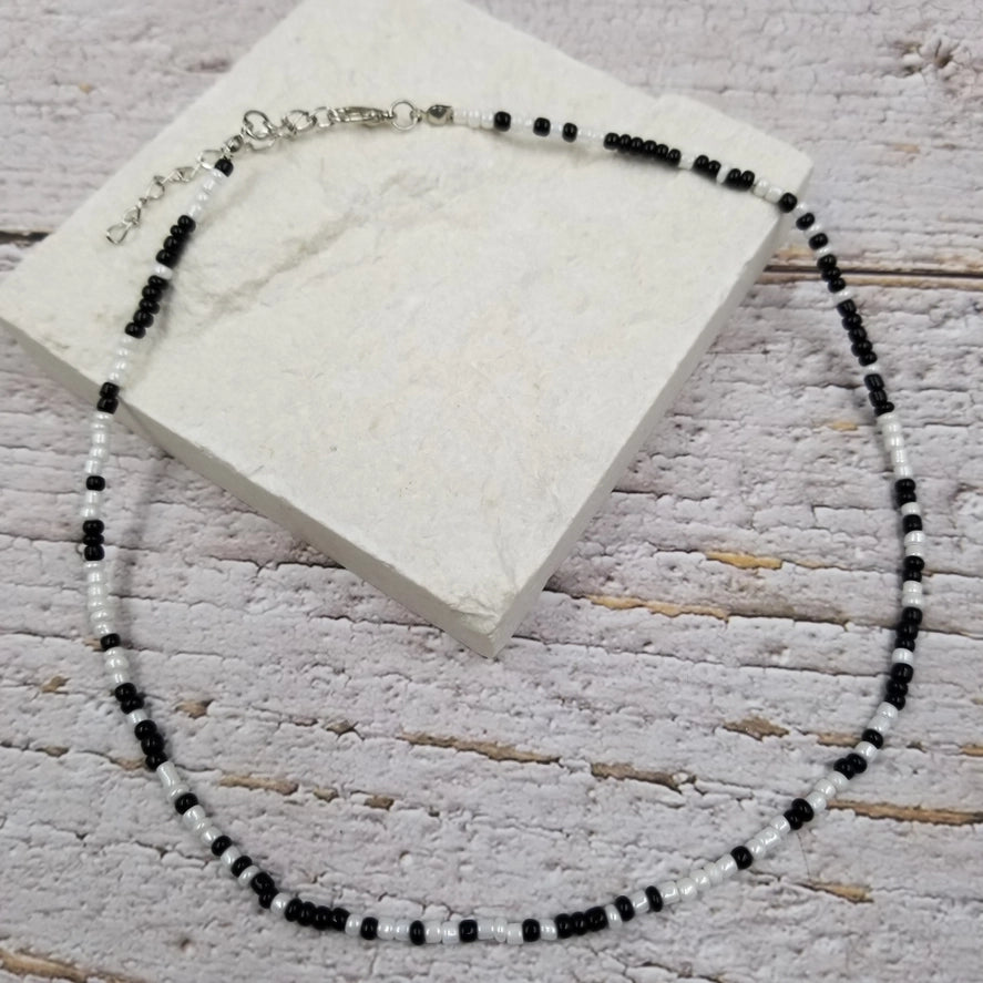 Boho Layered Colorful Seed Beads Necklace - Black/White
